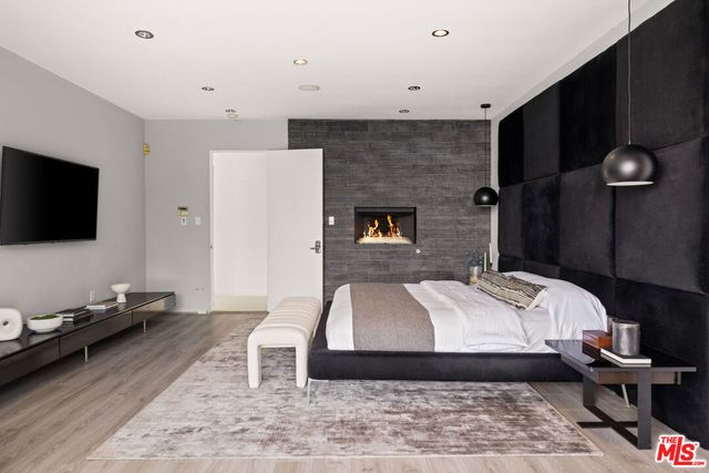 1506 Blue Jay Way, Los Angeles, CA 90069