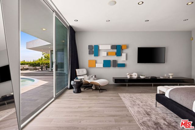 1506 Blue Jay Way, Los Angeles, CA 90069
