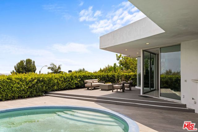 1506 Blue Jay Way, Los Angeles, CA 90069