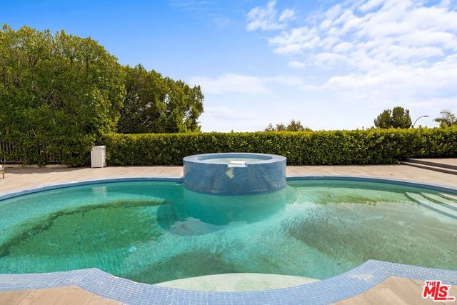 1506 Blue Jay Way, Los Angeles, CA 90069