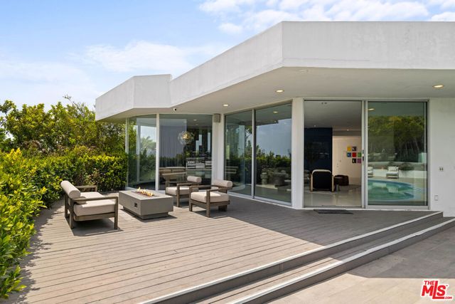 1506 Blue Jay Way, Los Angeles, CA 90069