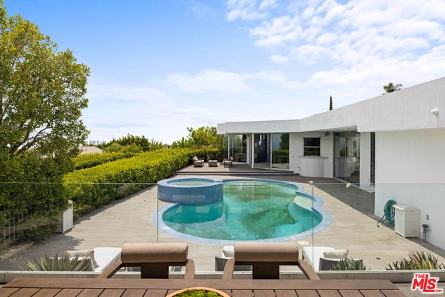 1506 Blue Jay Way, Los Angeles, CA 90069