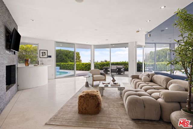 1506 Blue Jay Way, Los Angeles, CA 90069