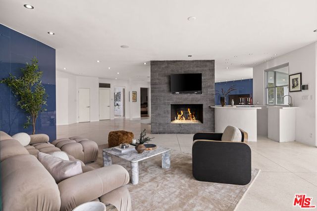 1506 Blue Jay Way, Los Angeles, CA 90069