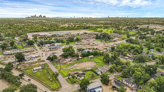 9517 Aldine Westfield Road, Houston, TX 77093