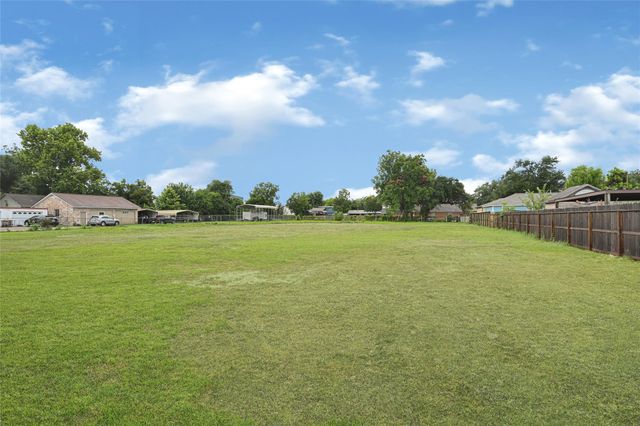 9517 Aldine Westfield Road, Houston, TX 77093