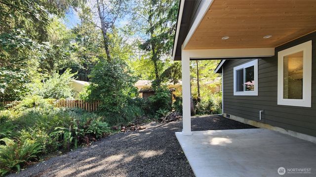 360 Lake View Loop NE, Ocean Shores, WA 98569