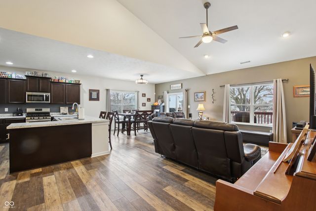 6179 N Cedarwood Drive, Mccordsville, IN 46055