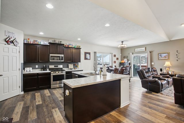 6179 N Cedarwood Drive, Mccordsville, IN 46055