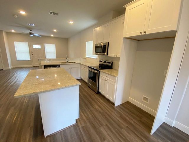 8214 Parker Drive A, Houston, TX 77078