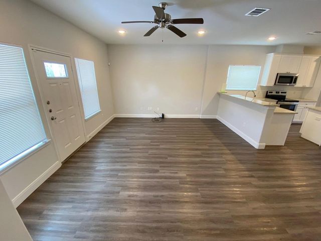 8214 Parker Drive A, Houston, TX 77078