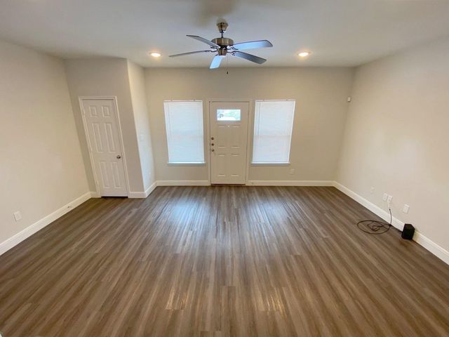 8214 Parker Drive A, Houston, TX 77078