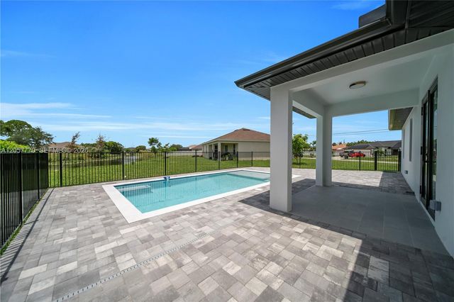 824 SW 15th St, Other City - In The State Of Florida, FL 33991