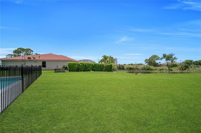 824 SW 15th St, Other City - In The State Of Florida, FL 33991
