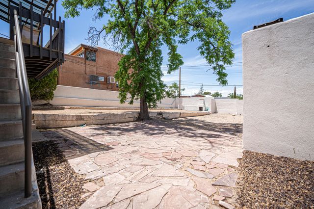 219 Amherst Drive SE, Albuquerque, NM 87106