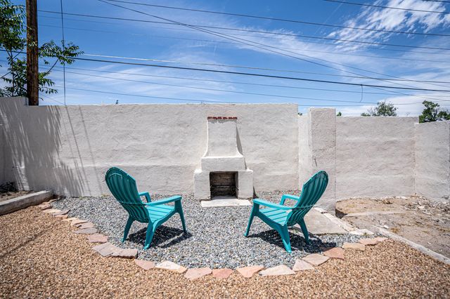 219 Amherst Drive SE, Albuquerque, NM 87106
