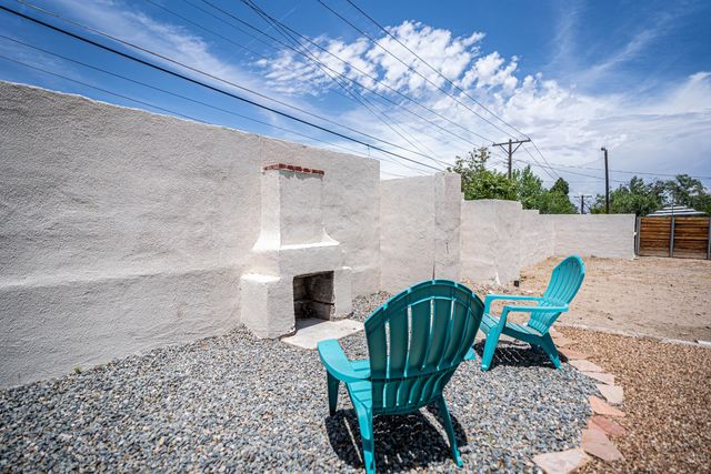 219 Amherst Drive SE, Albuquerque, NM 87106