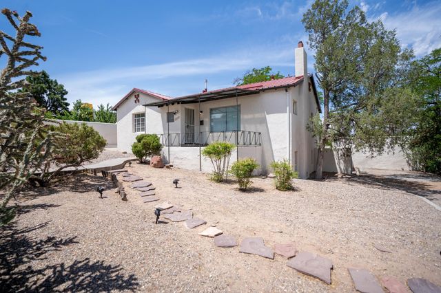 219 Amherst Drive SE, Albuquerque, NM 87106