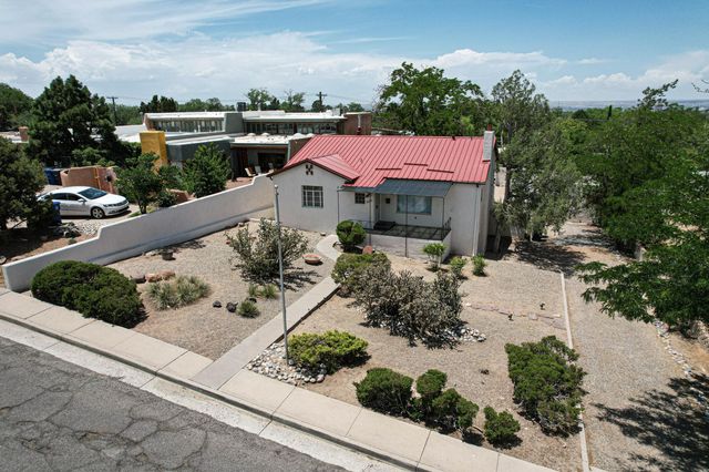 219 Amherst Drive SE, Albuquerque, NM 87106