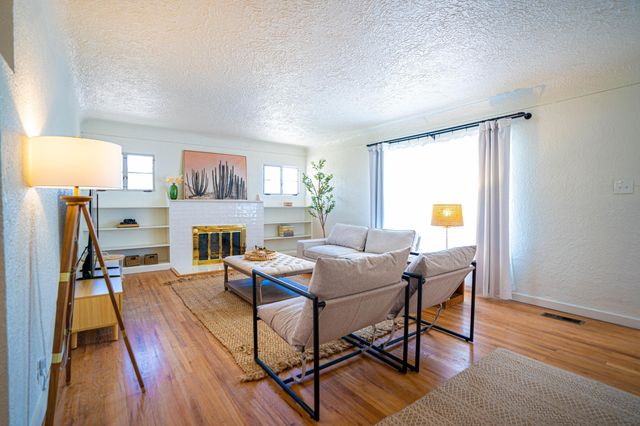 219 Amherst Drive SE, Albuquerque, NM 87106