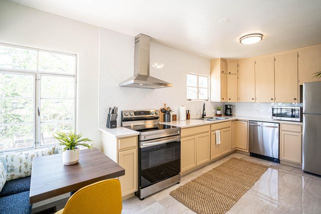 219 Amherst Drive SE, Albuquerque, NM 87106