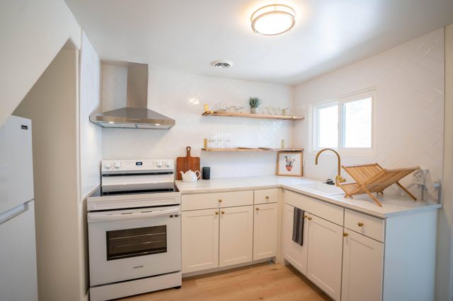 219 Amherst Drive SE, Albuquerque, NM 87106