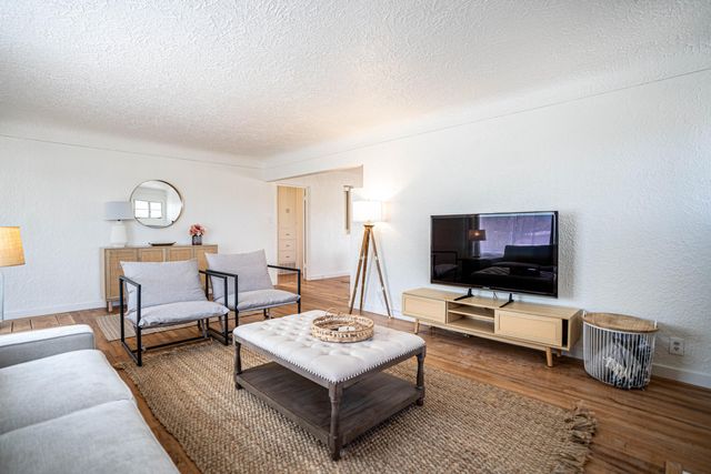 219 Amherst Drive SE, Albuquerque, NM 87106