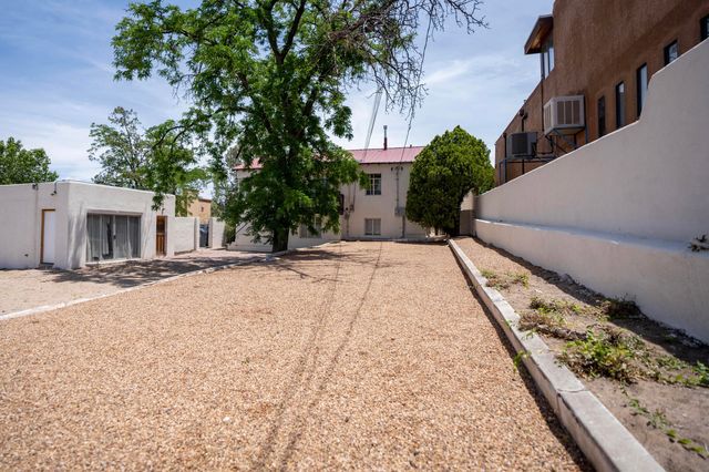 219 Amherst Drive SE, Albuquerque, NM 87106