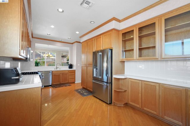 5810 Gold Creek Dr, Castro Valley, CA 94552