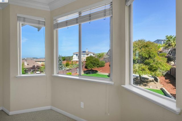 5810 Gold Creek Dr, Castro Valley, CA 94552