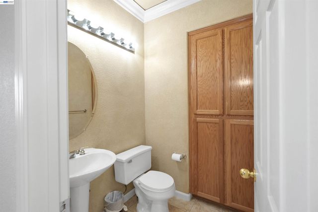 5810 Gold Creek Dr, Castro Valley, CA 94552