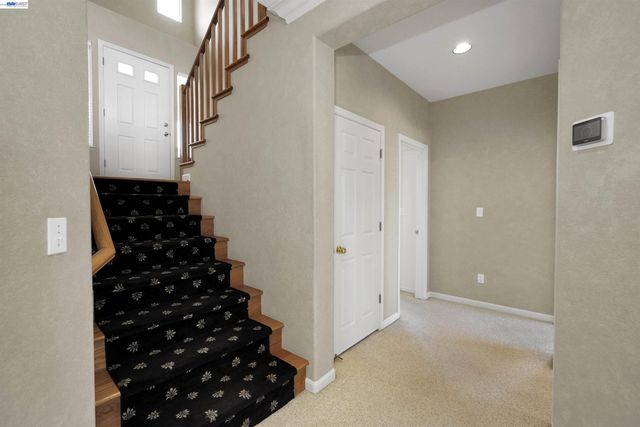 5810 Gold Creek Dr, Castro Valley, CA 94552