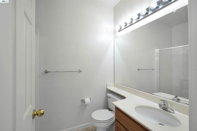 5810 Gold Creek Dr, Castro Valley, CA 94552