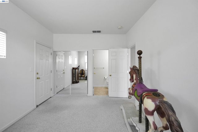 5810 Gold Creek Dr, Castro Valley, CA 94552