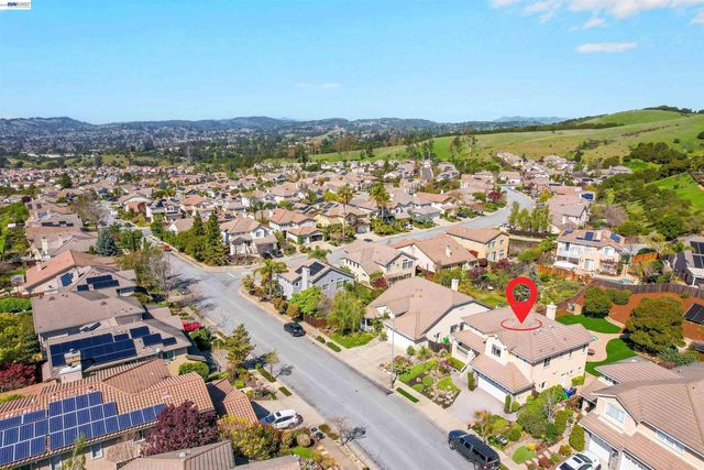 5810 Gold Creek Dr, Castro Valley, CA 94552