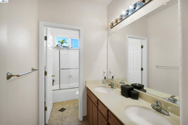 5810 Gold Creek Dr, Castro Valley, CA 94552