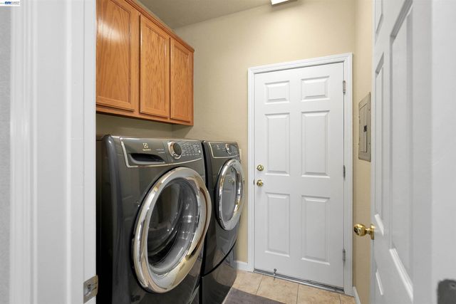 5810 Gold Creek Dr, Castro Valley, CA 94552