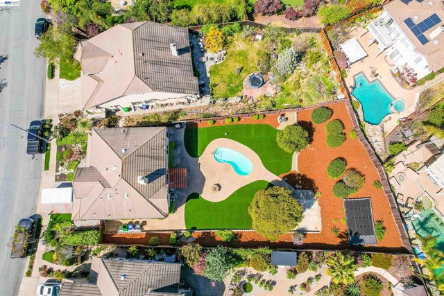 5810 Gold Creek Dr, Castro Valley, CA 94552