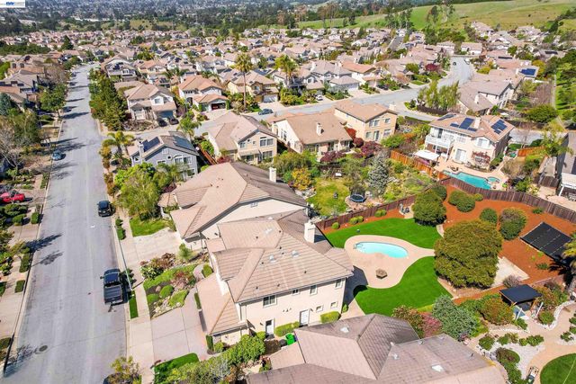 5810 Gold Creek Dr, Castro Valley, CA 94552