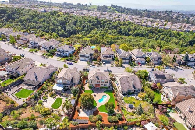 5810 Gold Creek Dr, Castro Valley, CA 94552