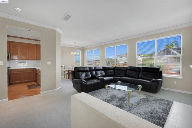 5810 Gold Creek Dr, Castro Valley, CA 94552