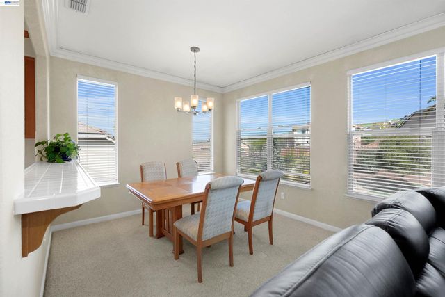 5810 Gold Creek Dr, Castro Valley, CA 94552