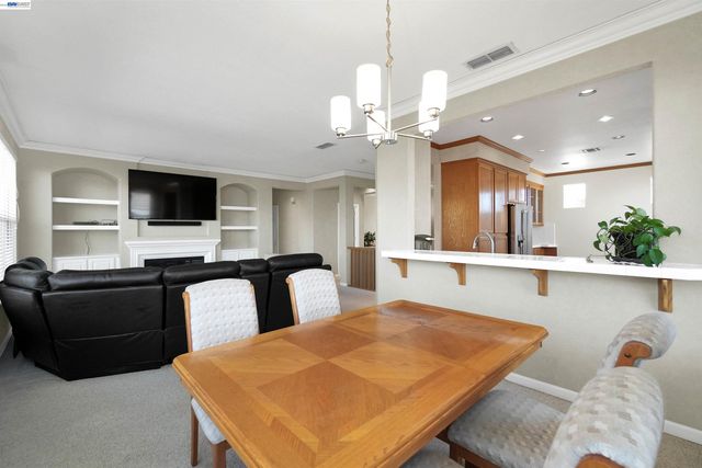 5810 Gold Creek Dr, Castro Valley, CA 94552