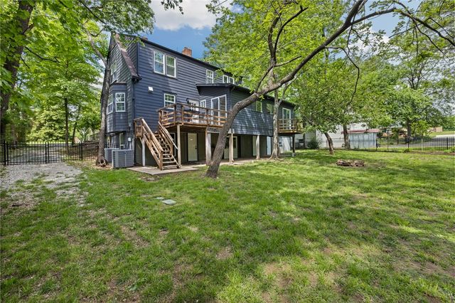 319 W Holly Street, Fayetteville, AR 72703