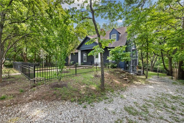 319 W Holly Street, Fayetteville, AR 72703