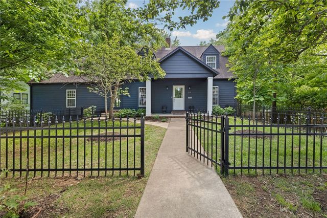 319 W Holly Street, Fayetteville, AR 72703