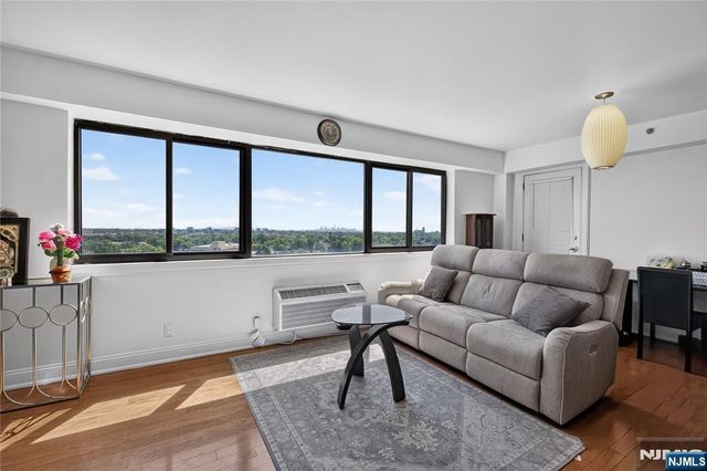 60 Parkway Drive 10C, East Orange, NJ 07017
