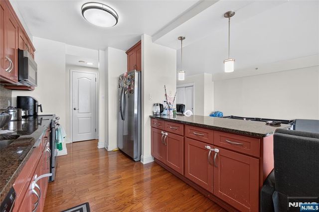 60 Parkway Drive 10C, East Orange, NJ 07017