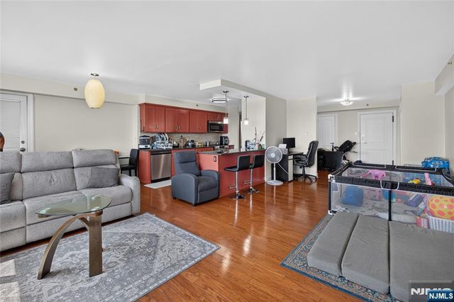 60 Parkway Drive 10C, East Orange, NJ 07017