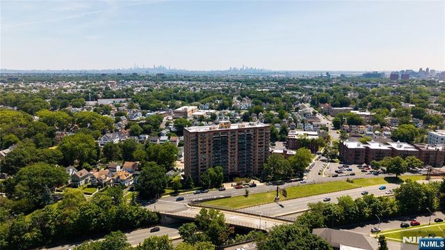 60 Parkway Drive 10C, East Orange, NJ 07017
